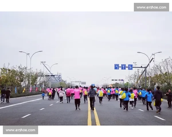以马来松比赛为核心展现城市精神与全民健身热潮新篇章时代风貌图